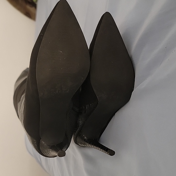 Boots - Picture 9 of 10